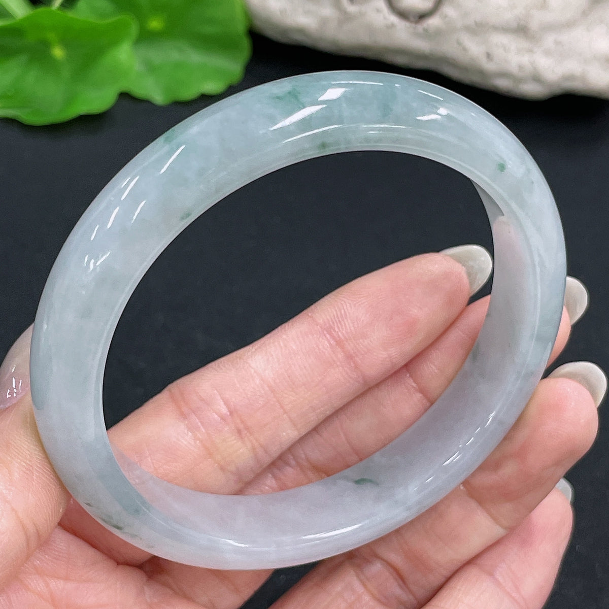 HKHQ jadeite round bangle in size 59.3 with a weight of 51.46g, showcasing smooth, polished jade jewelry.