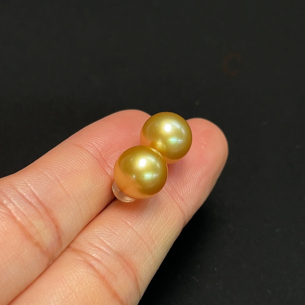 Saltwater Pearl Earrings Set in 18K Gold, Color Origin Undetermined