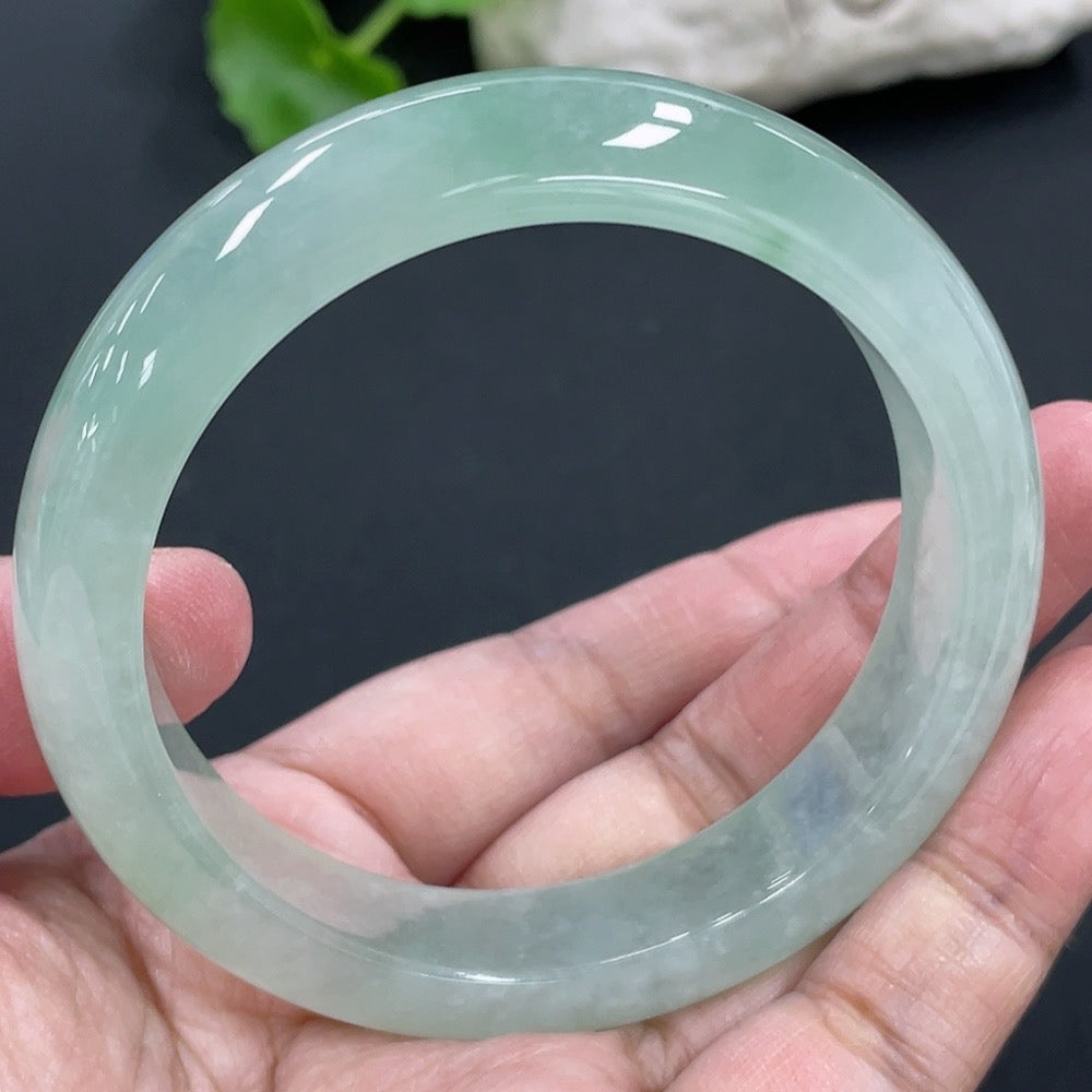 Jadeite round bracelet size 56.5mm total weight approx. 61.61g