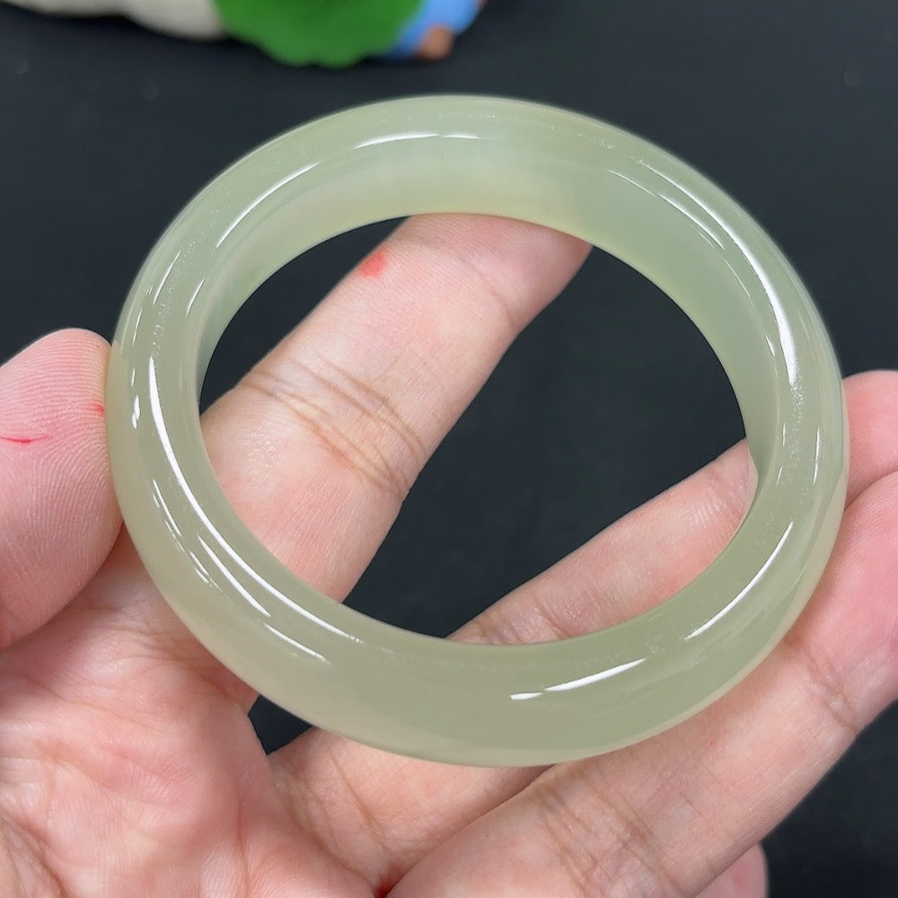 HKHQ Hetian Jade round bracelet, size 50.4, with a total weight of 48.4g, showcasing smooth, polished jade beads.
