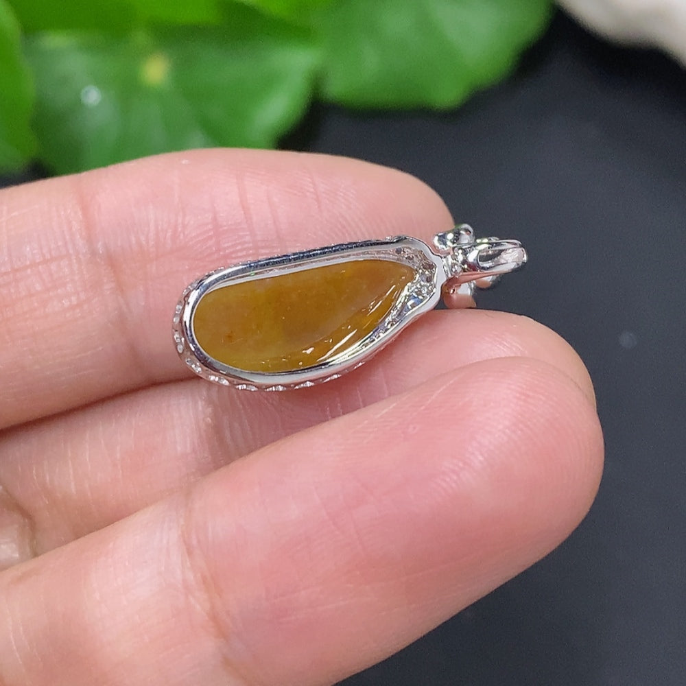 Jadeite Blessing Bean Pendant in 18K Gold, Total Weight Approx. 1.7g (With Diamond Accents)