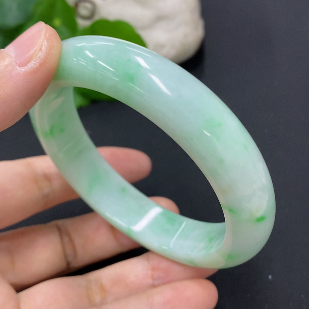 Jadeite round bracelet with size 58 and weight 69.2g, featuring smooth green jade beads, by HKHQ.