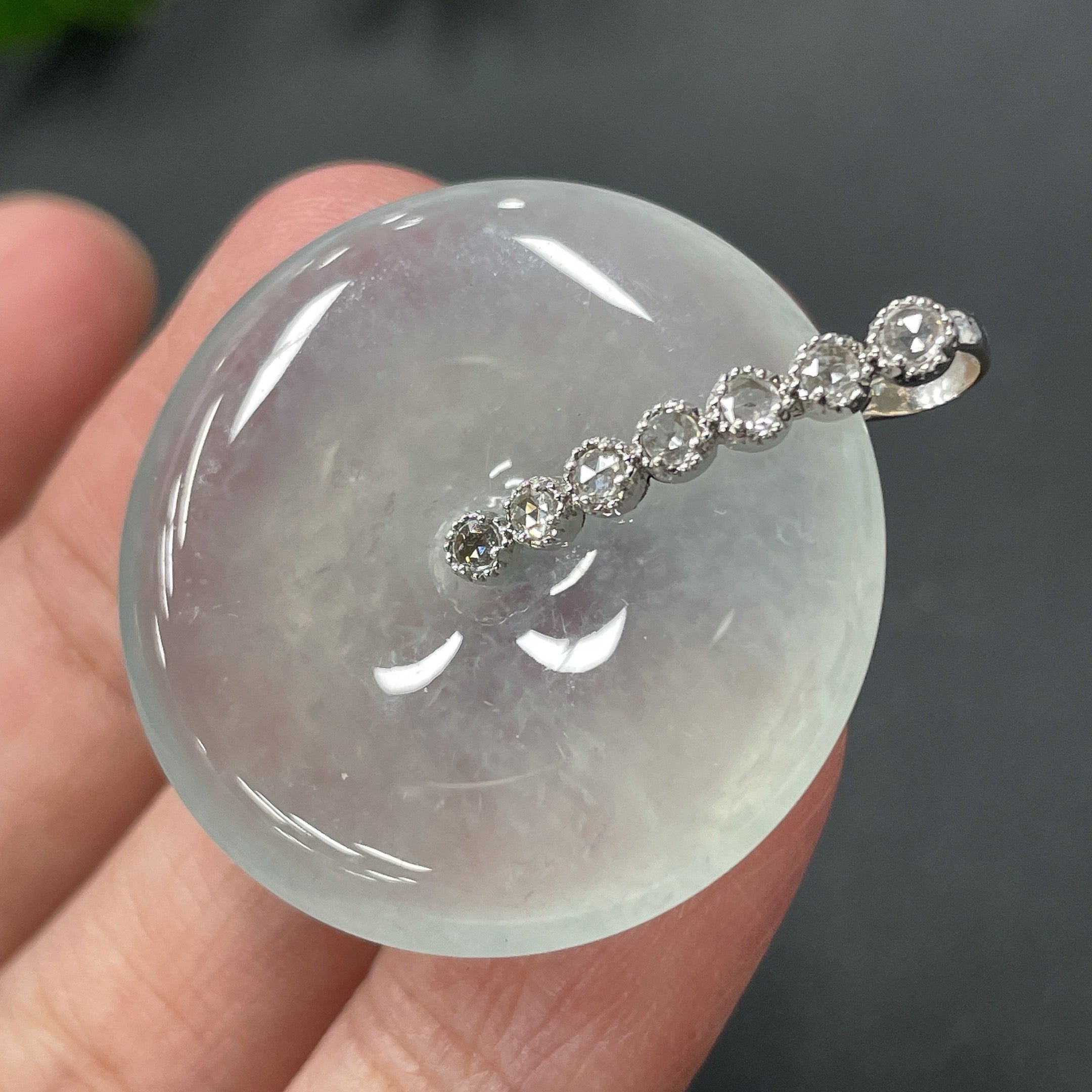 JadeitePeace Pendant with 18K Gold Clasp, Total Weight 9.8g
