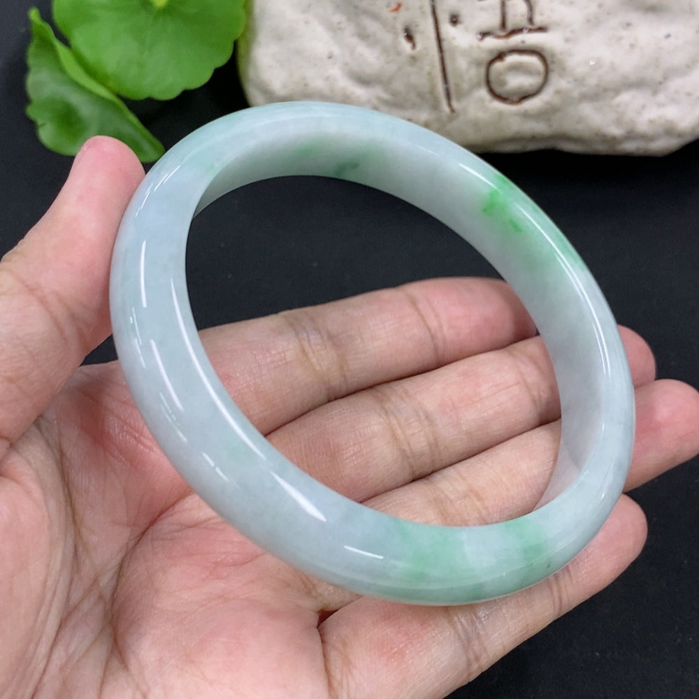 Jadeite round bracelet with a total weight of 59.8g and size 63.5mm, featuring smooth, polished jadeite beads.