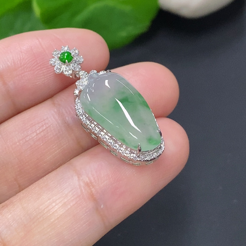 Jadeite Pendant with 18K Gold Setting, Total Weight Approx. 3g (Accented with Diamonds)