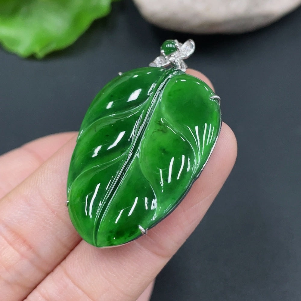 Jadeite Leaf Inlaid Pendant 18K Gold Total Weight Approx. 5.6g