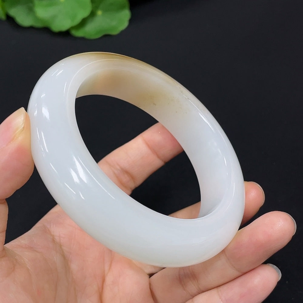 Round Hetian jade bracelet by HKHQ featuring smooth, polished jade beads, size 56.7, total weight 91.5g, natural jade jewelry.