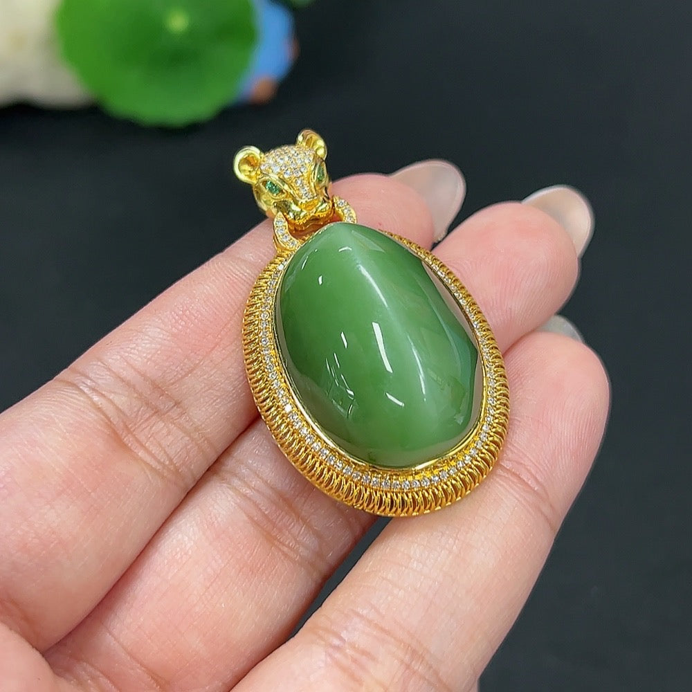 Hetian Jade Jasper Inlaid Pendant, Total Weight Approx. 14.4g, 18k Gold with Colorless Diamond Accents