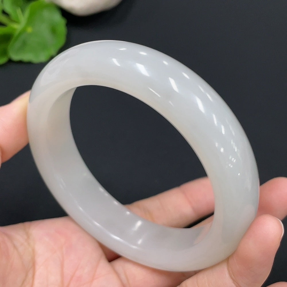 Hetian Jade Round Bracelet, Loop Size 59.6, Total Weight Approx. 81.3g