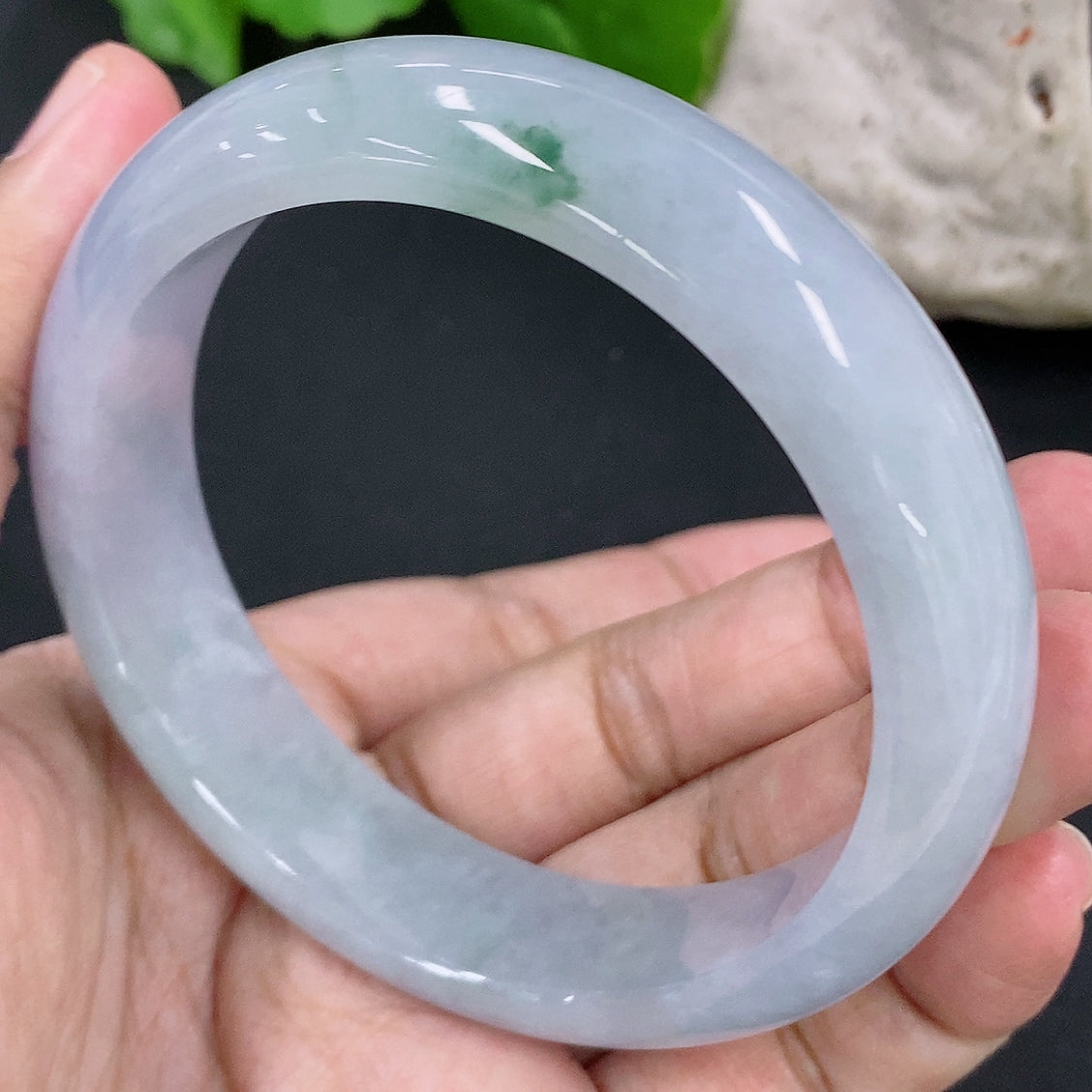 Jadeite round bracelet with a total weight of 61.85g and size 58.1, featuring smooth green jade stones, by HKHQ.