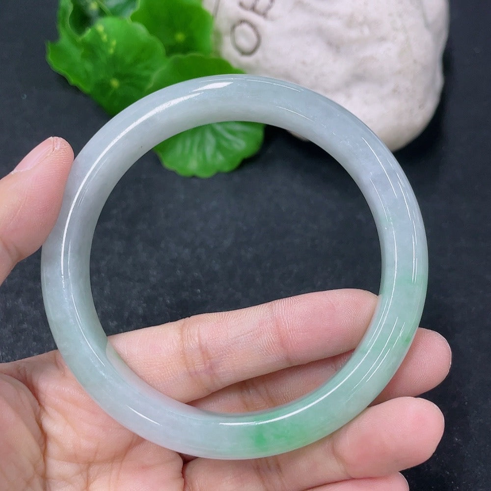 Jadeite round bracelet with 59.3mm diameter, HKHQ brand, featuring smooth green jade beads, weighing approximately 61.31g.