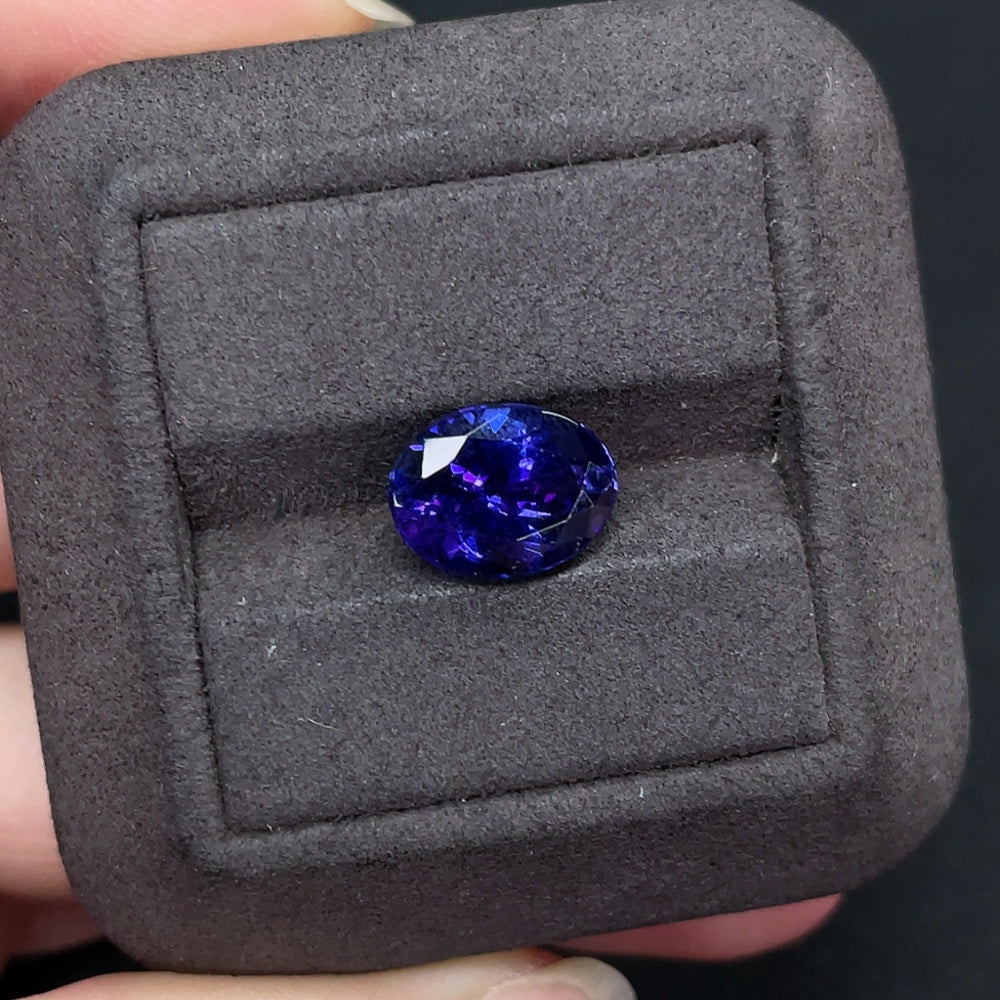 Loose tanzanite gemstone, approx. 4.82 carats, vibrant blue-violet color, high-quality gemstone from HKHQ.