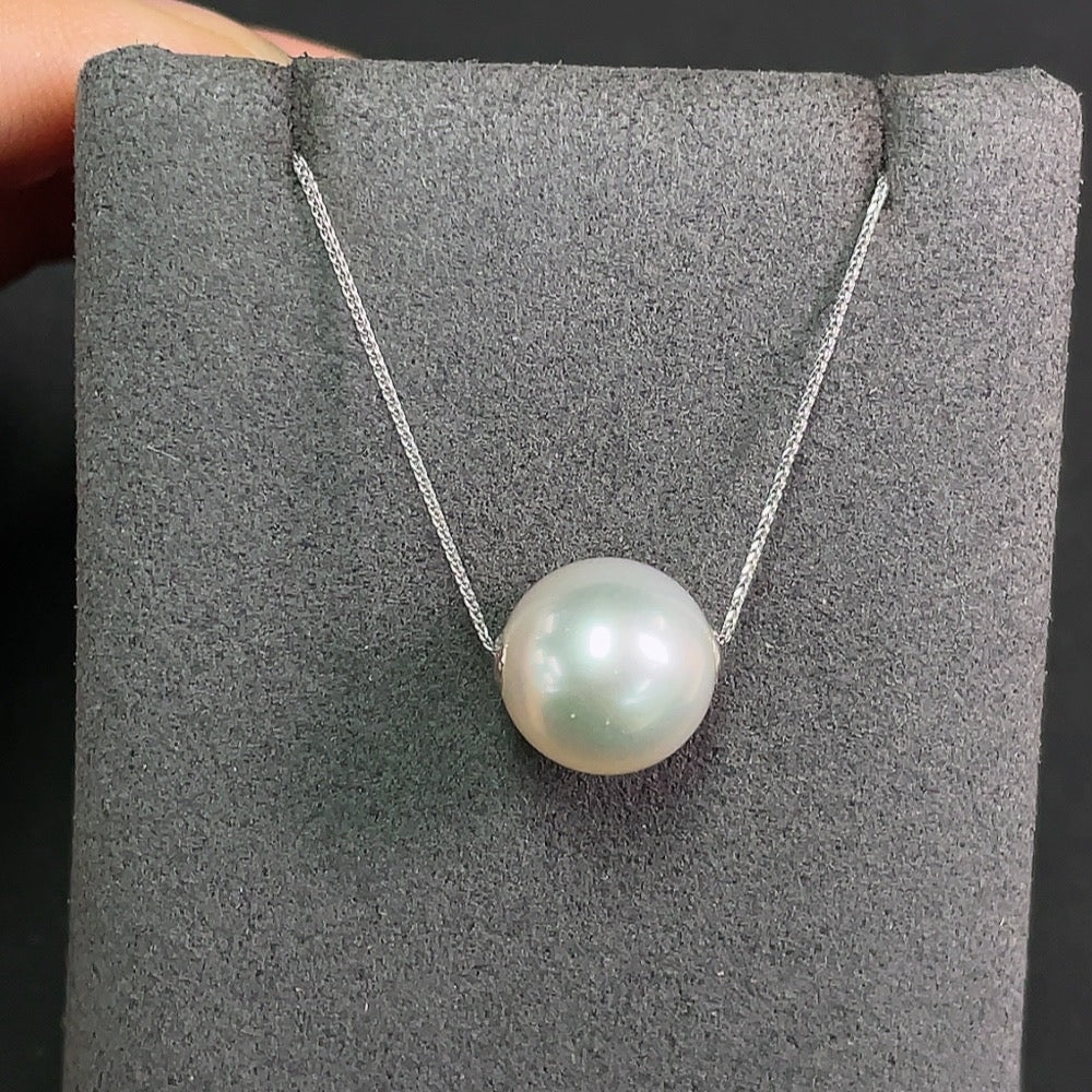 Saltwater Pearl Necklace in 18K Gold