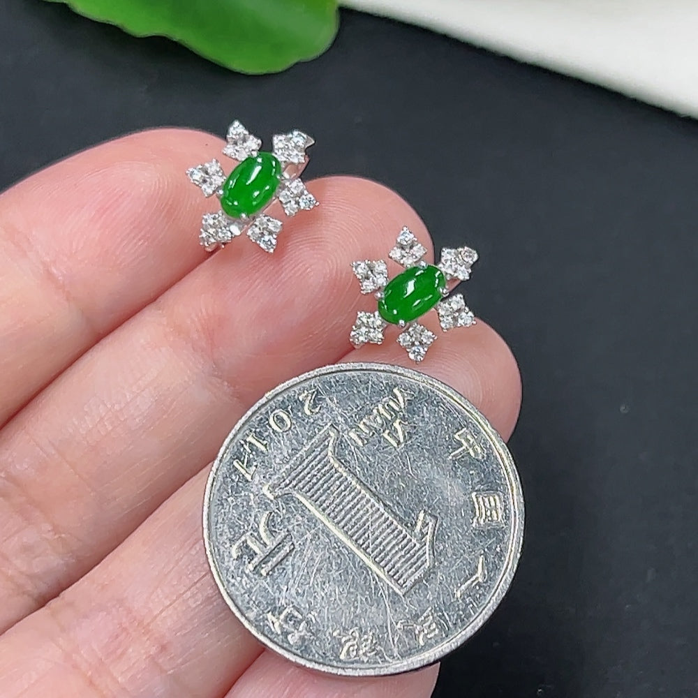 HKHQ jadeite inlaid earrings pair with 18K gold, featuring intricate design and a total weight of approximately 2.6 grams.