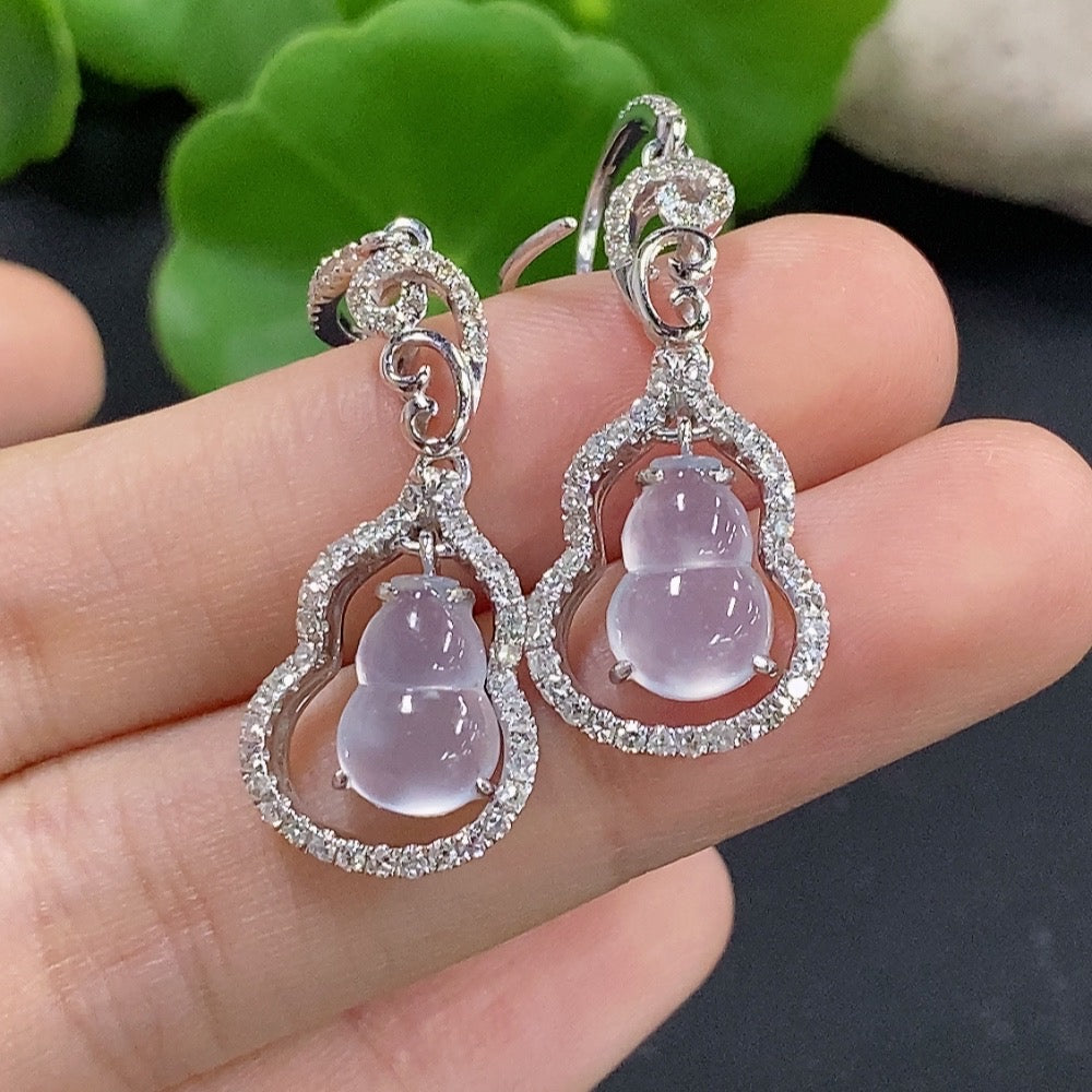 Jadeite gourd inlaid earrings, no hallmark, 18k gold content, diamond accents, total product weight approximately 6.15g