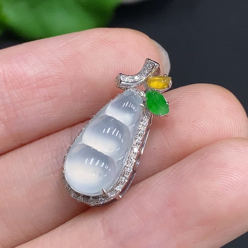 Jadeite Gourd Pendant with 18K Gold and Diamond Accents, Total Weight Approximately 2.2g