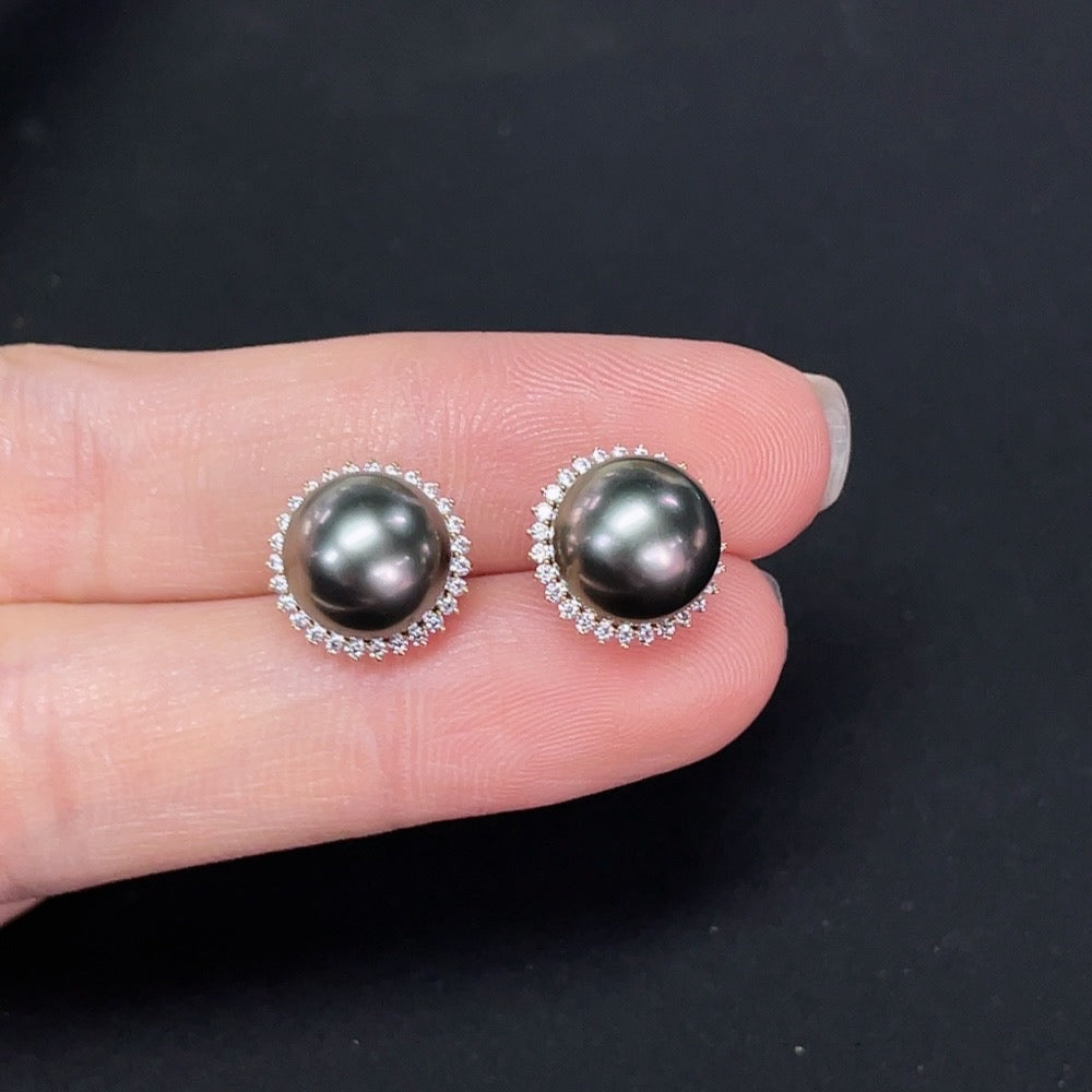 Saltwater pearl stud earrings, 18K gold, non-diamond