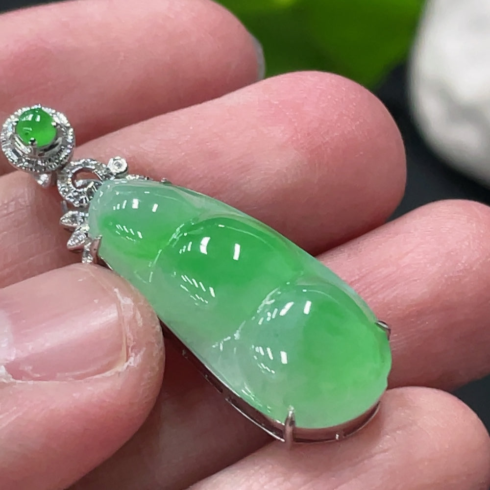 Jadeite Bean Pendant with 18K Gold and Diamond Accents, Total Weight Approx. 3.9g