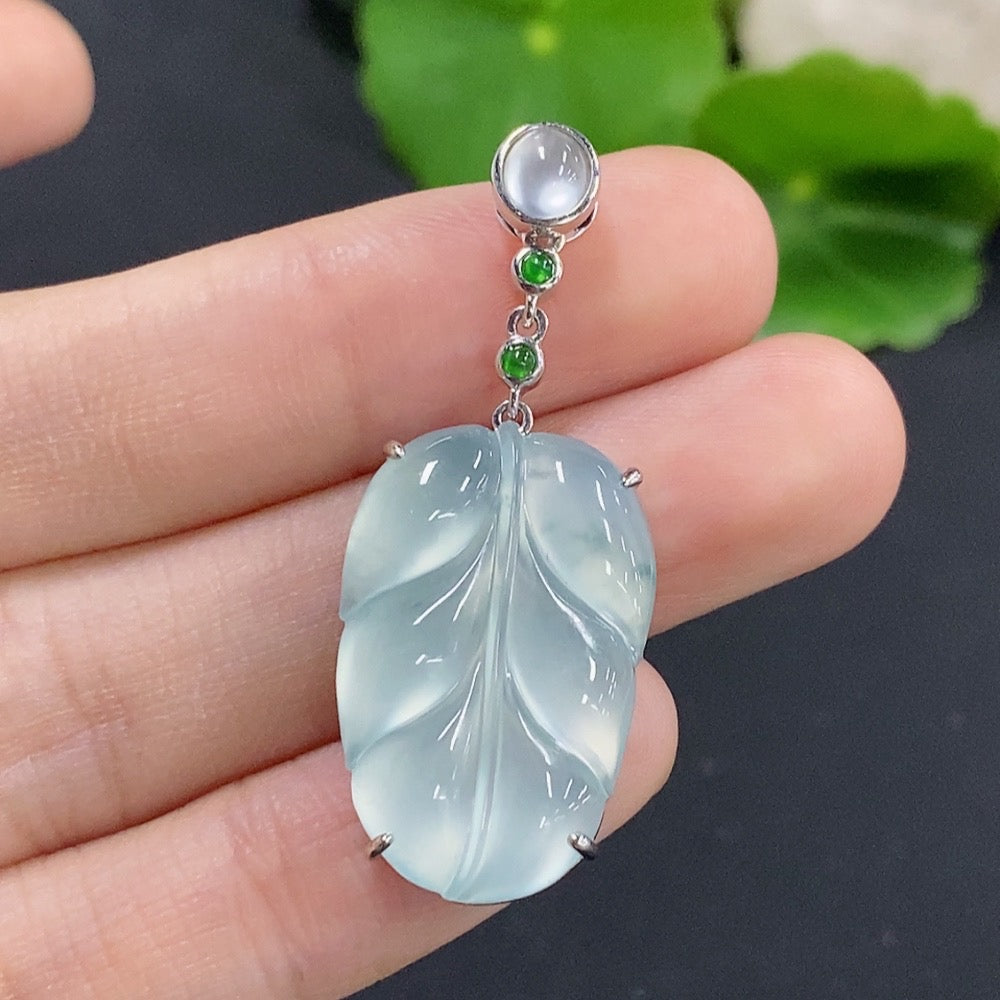 Jadeite Leaf Inlaid Pendant 18K Gold