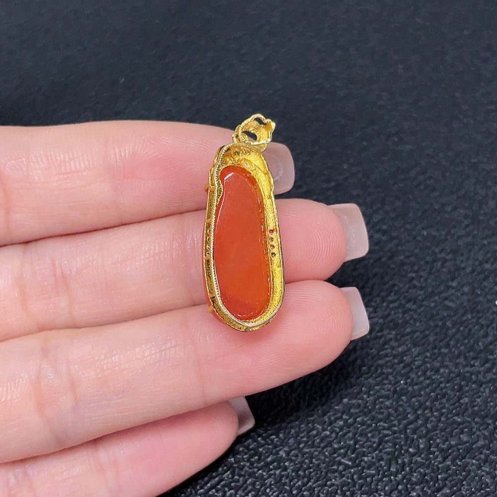 18K Red Agate Pendant, Total Weight Approx. 3.19g