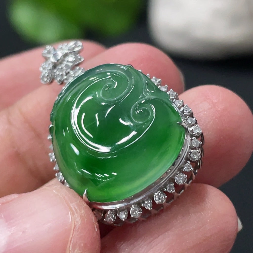 Jadeite Ruyi Inlaid Pendant with 18K Gold and Diamond Accents, Total Weight Approximately 5.54g