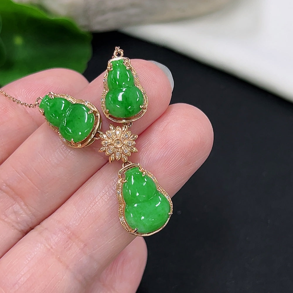 Jadeite and Diamond Necklace in 18K Gold, Total Weight Approx. 4g