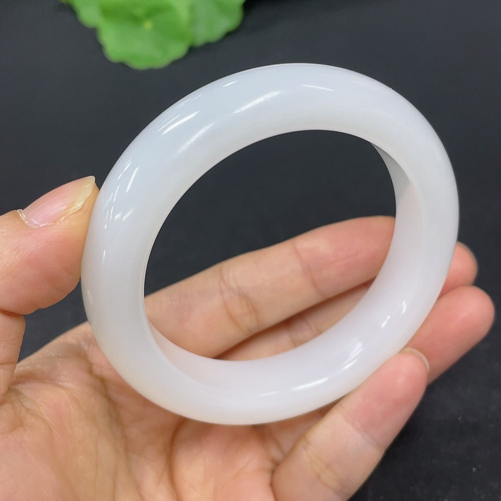 HKHQ Hetian Jade round bracelet, size 54, with smooth jade beads, total weight approx. 66.6g, natural and elegant jewelry piece.