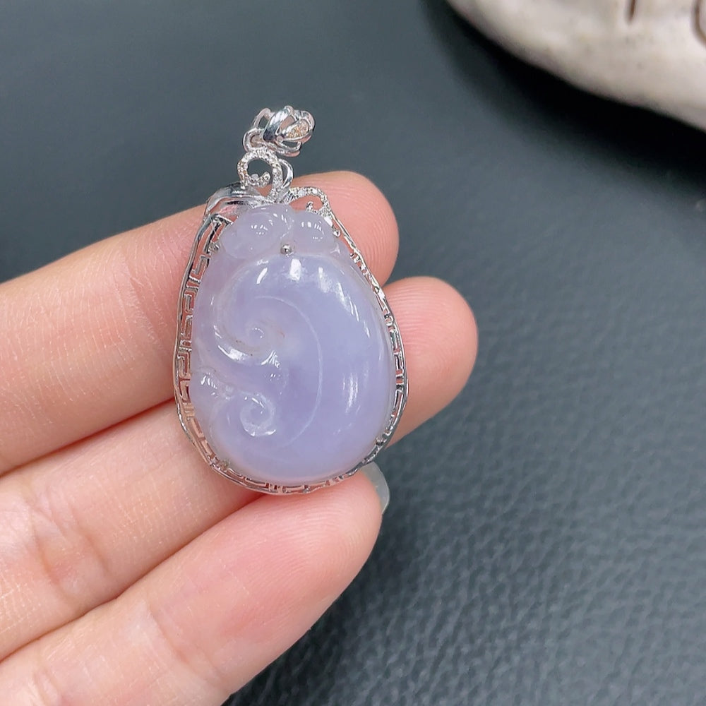 Jadeite Inlaid Ruyi Pendant with 18K Gold Setting, Total Weight Approx. 3.75g