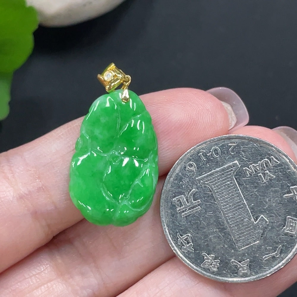 Jadeite Lotus Leaf Pendant with 18K Gold Clasp, Total Weight 2.254g