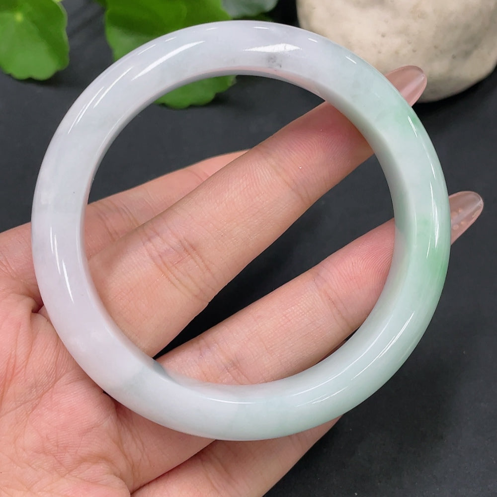 Jadeite regular bangle, inner diameter 54.3, total weight 53.327g