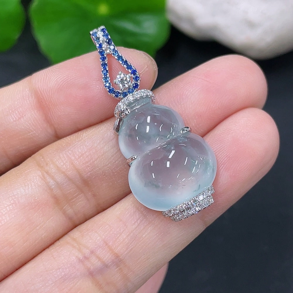 Jadeite inlaid gourd pendant 18K with diamond (colorless)