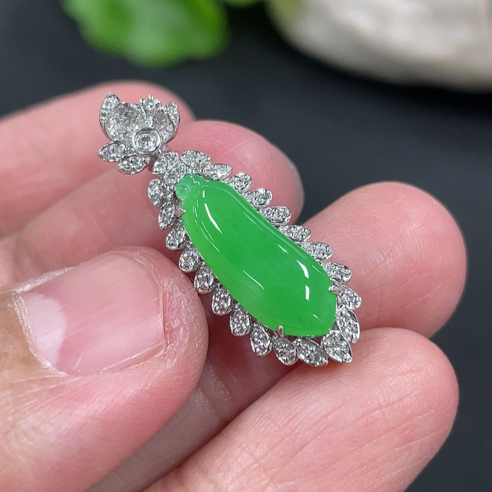 Jadeite Blessing Melon Pendant with 18K Gold and Diamond Accents, Total Weight Approx. 2.28g