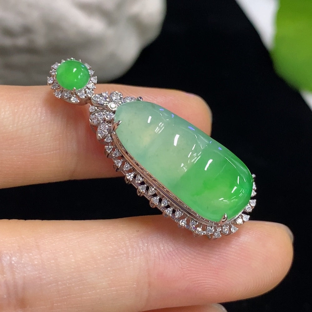 Jadeite lucky bean pendant with 18K gold accents and diamond details, weighing approximately 5.05g, from HKHQ.