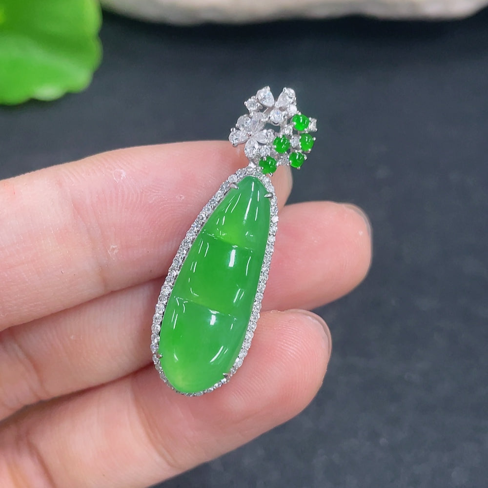 Jadeite pendant with 18k gold and diamond accents, weighing approximately 4.5g, featuring vibrant green jade and intricate design.