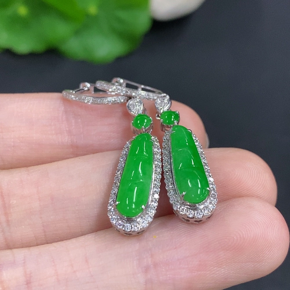HKHQ Jadeite inlaid earrings with diamond accents, crafted in 18k gold, featuring elegant jade and sparkling diamond details.
