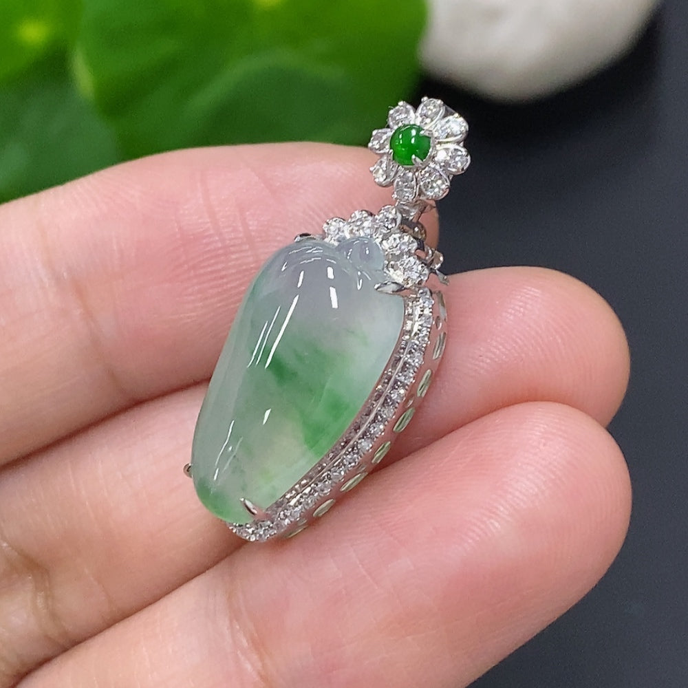 Jadeite Pendant with 18K Gold Setting, Total Weight Approx. 3g (Accented with Diamonds)