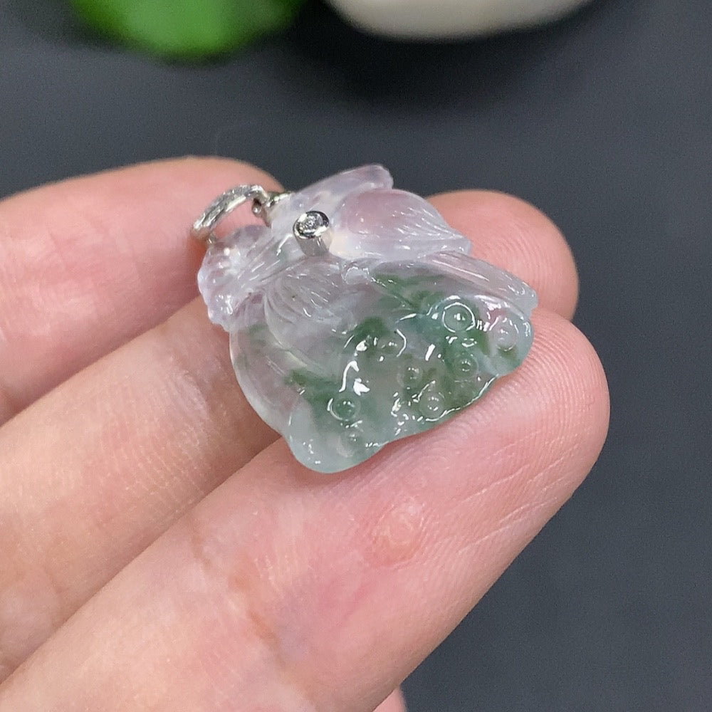 JadeiteLotus Pod Pendant with 18K Gold Clasp, Total Weight 3.027g