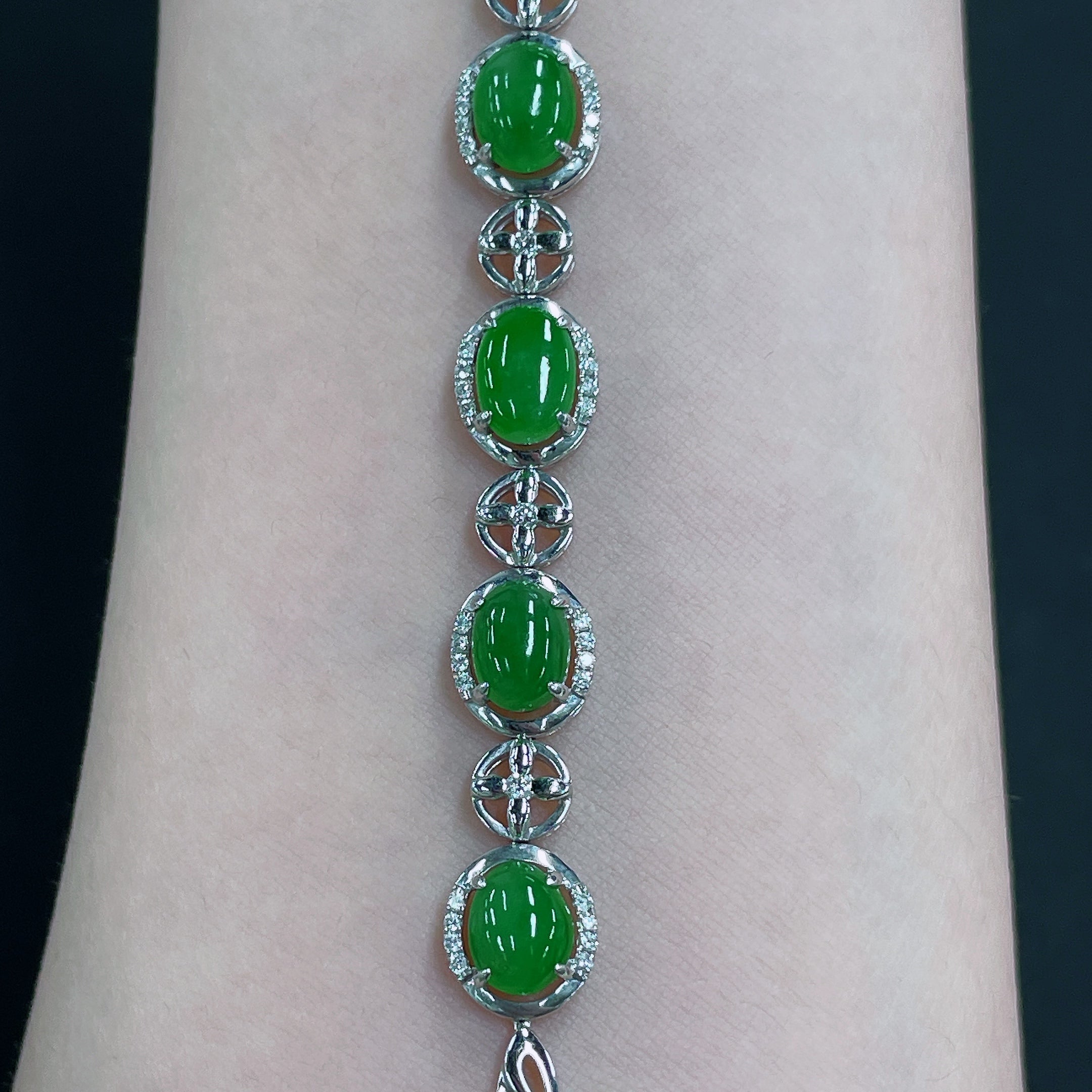 Jadeite Bracelet 18k Gold Inlaid with Diamonds Total Weight Approx. 12.4g