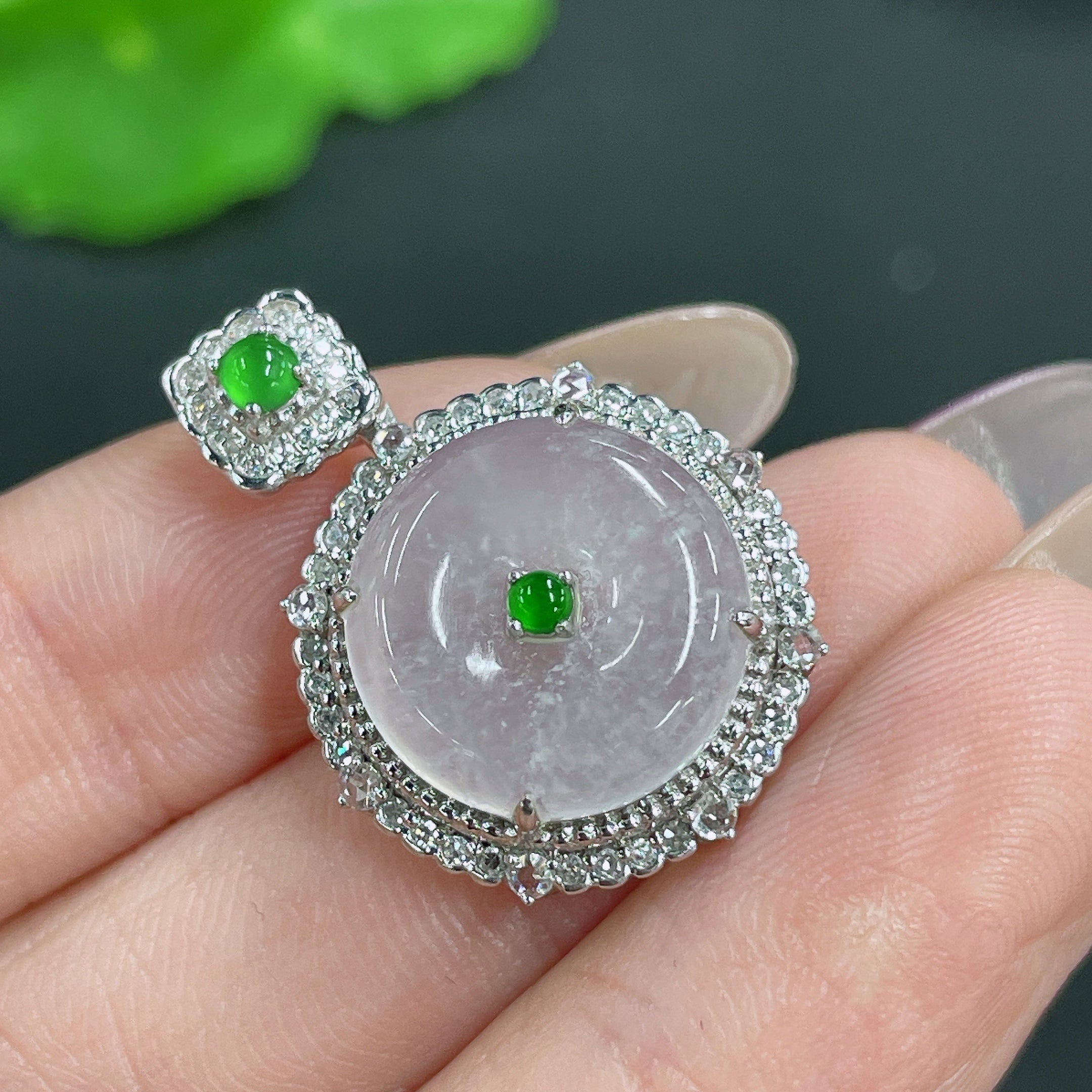 Jadeite Peace Knot Inlaid Pendant with 18k Gold and Diamond Accents, Total Weight Approximately 3.29g