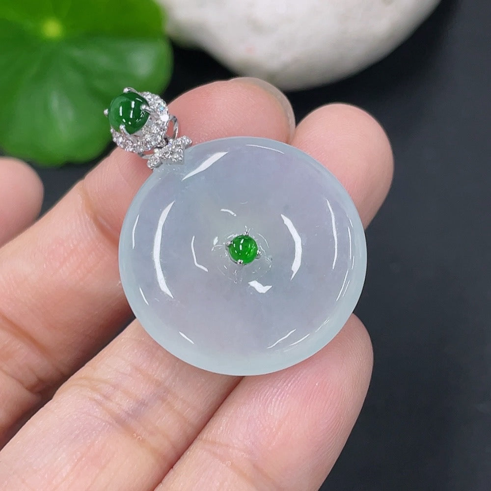 Jadeite Pendant Peace Knot with 18K Gold and Diamond Accents, Total Weight Approximately 6.3g
