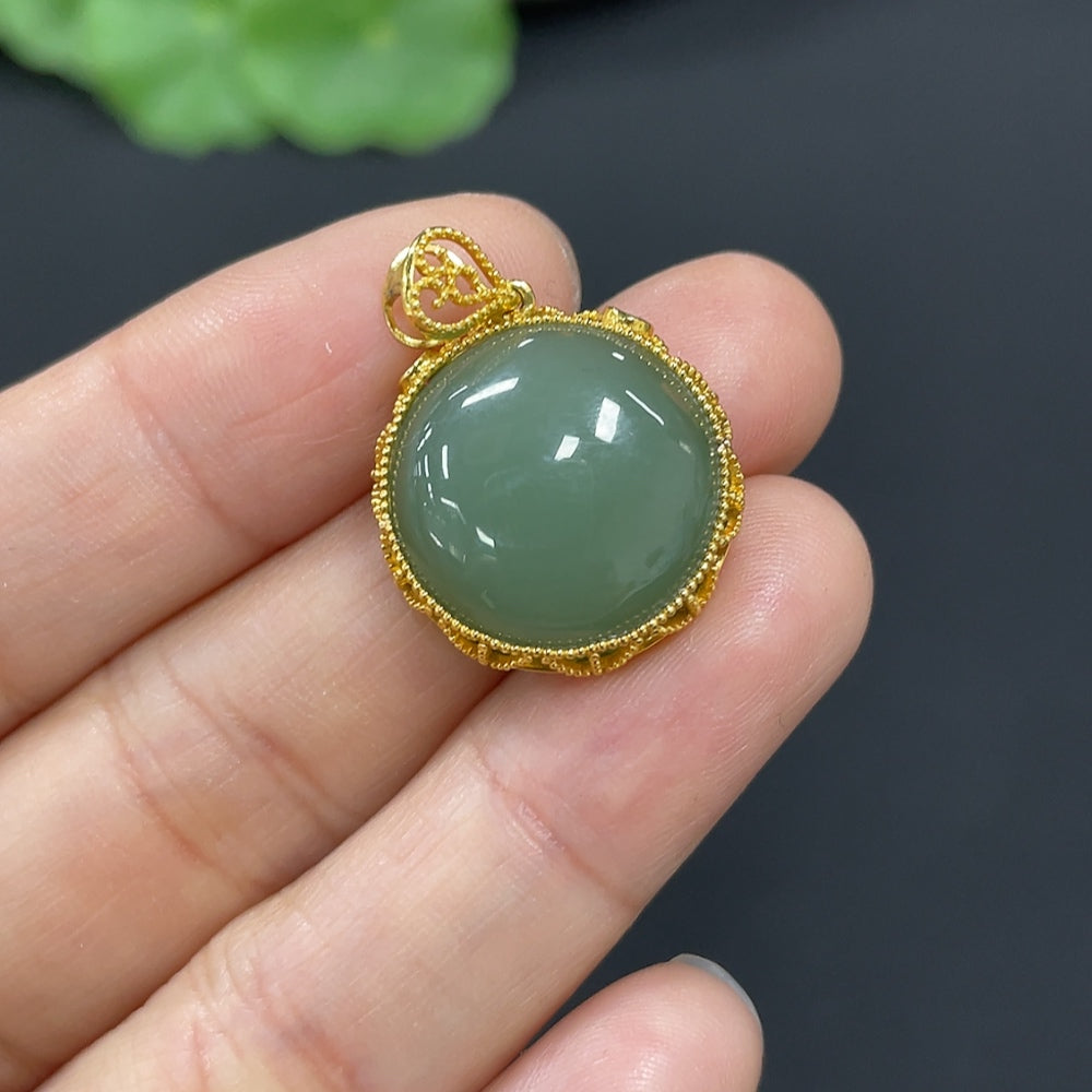 Hetian Jade Cabochon Pendant with 18K Gold, Total Weight Approx. 4.4g