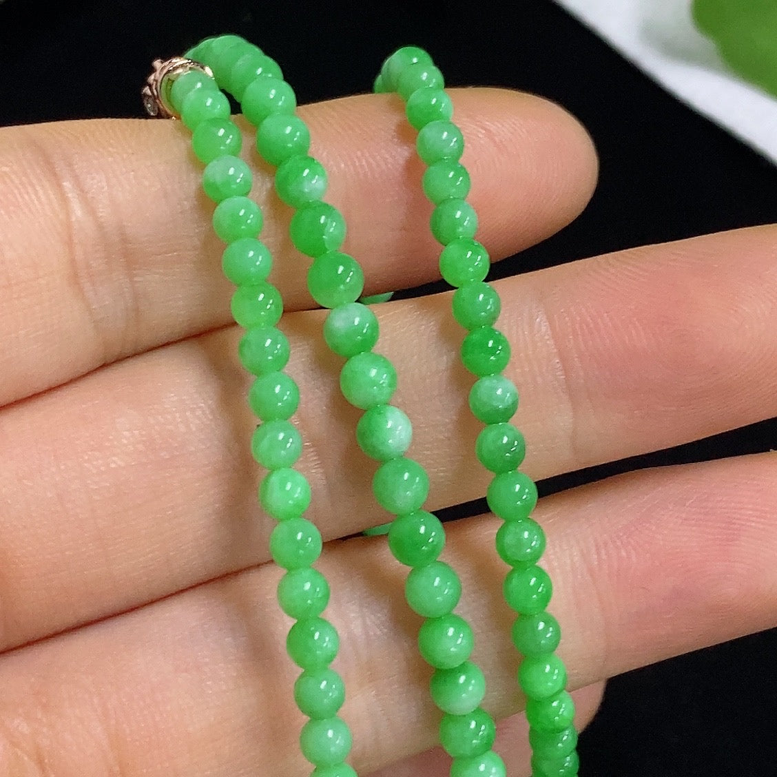 Jadeite Bead Necklace Non-Gold