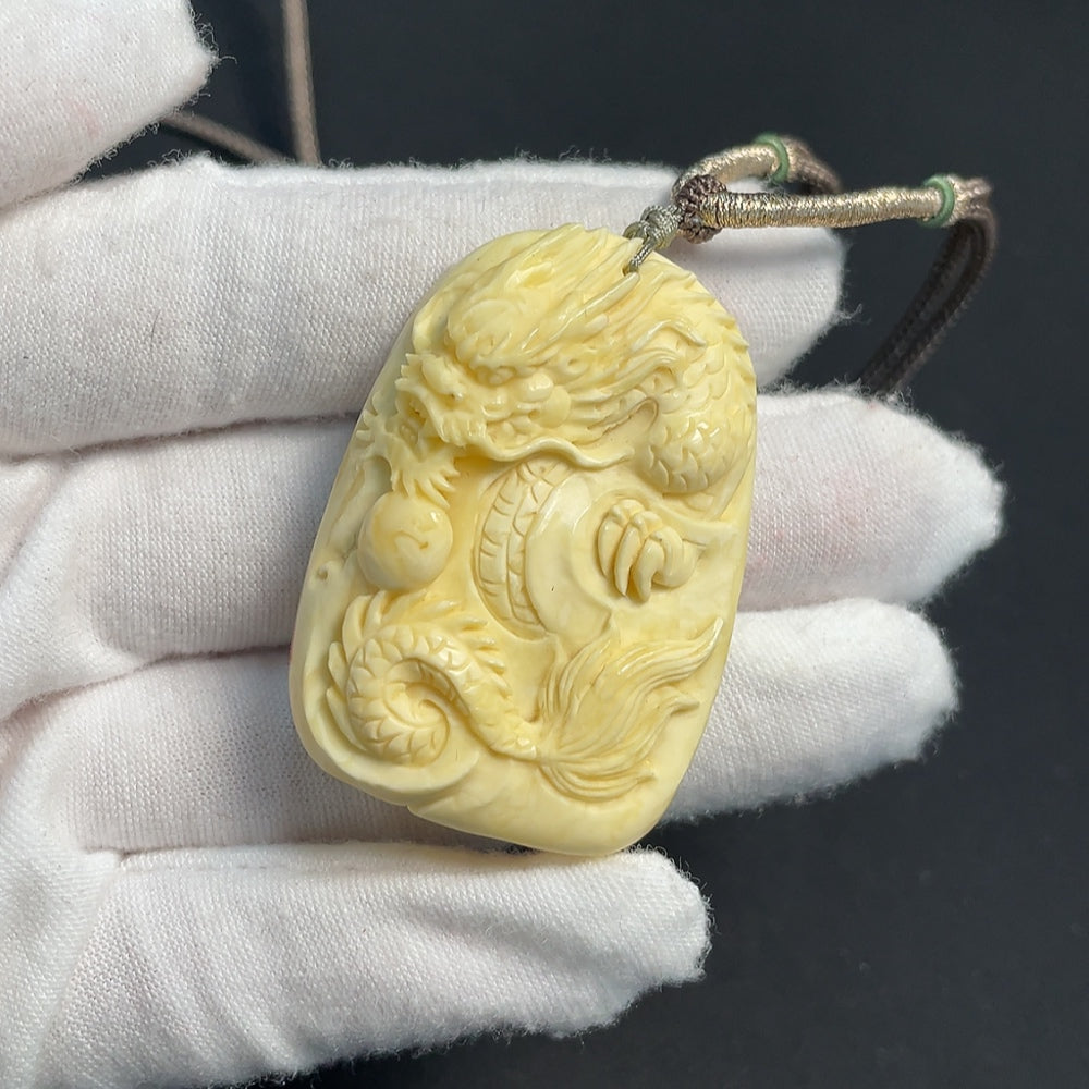 Amber beeswax pendant with gemstone detail on rope, weight approximately 15.65g, from HKHQ, showcasing natural amber and craftsmanship.