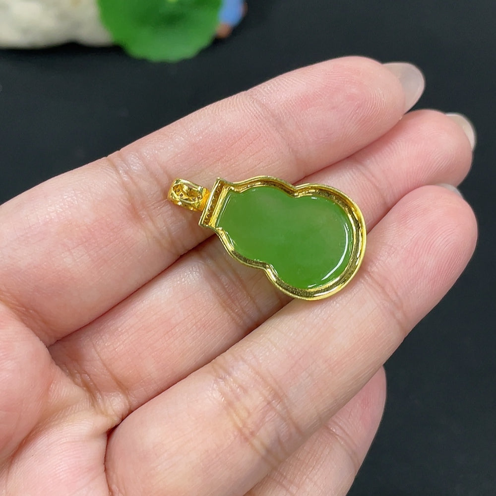 Hetian Jade Jasper Inlaid Pendant Gourd Total Weight Approx. 3.5g 18k with Diamond Accents