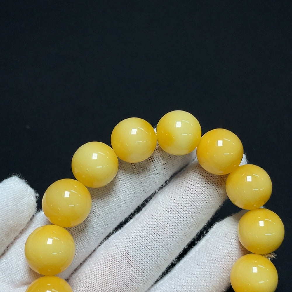 Amber beads bracelet with natural honey-colored amber, approximately 13.9mm in size, weighing 23.61g, from HKHQ.