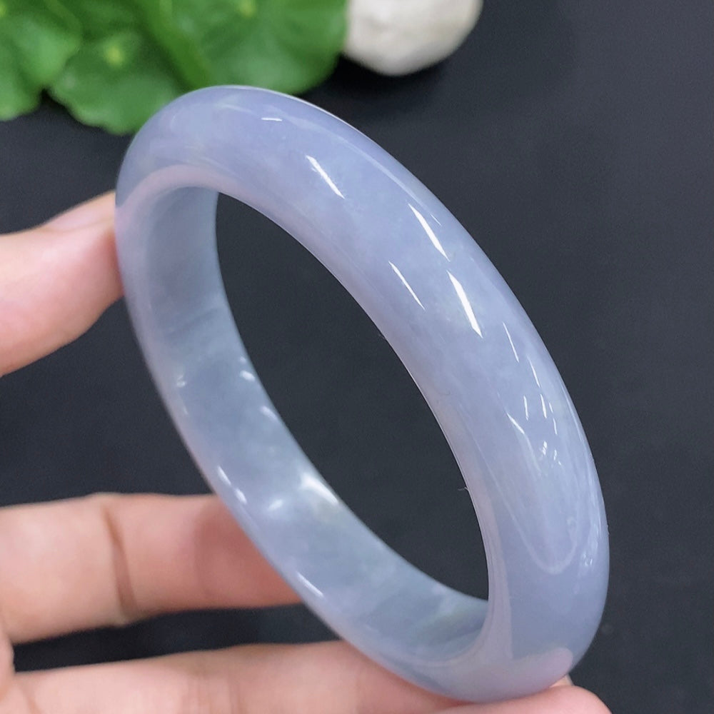 Jadeite round bracelet with 55.2g weight and size 57, featuring smooth green jade beads, from HKHQ.
