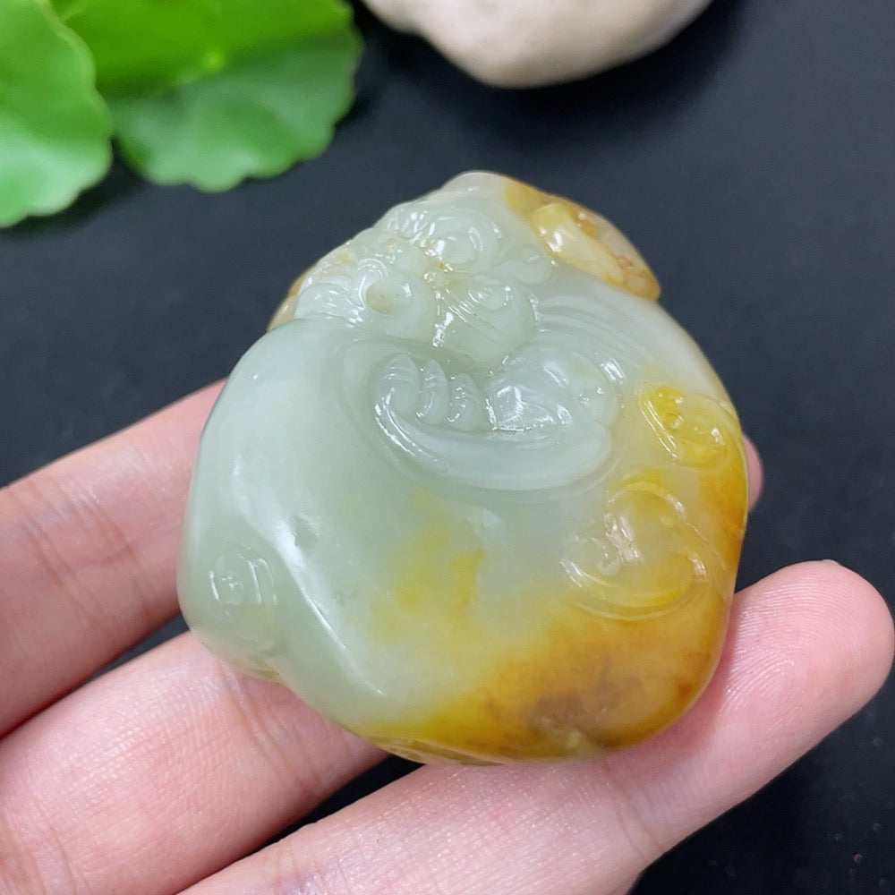 Hetian Jade Pendant, Auspicious Beast, Undetermined Skin Color Origin, Contains Other Mineral Components, Total Weight Approximately 93.7g