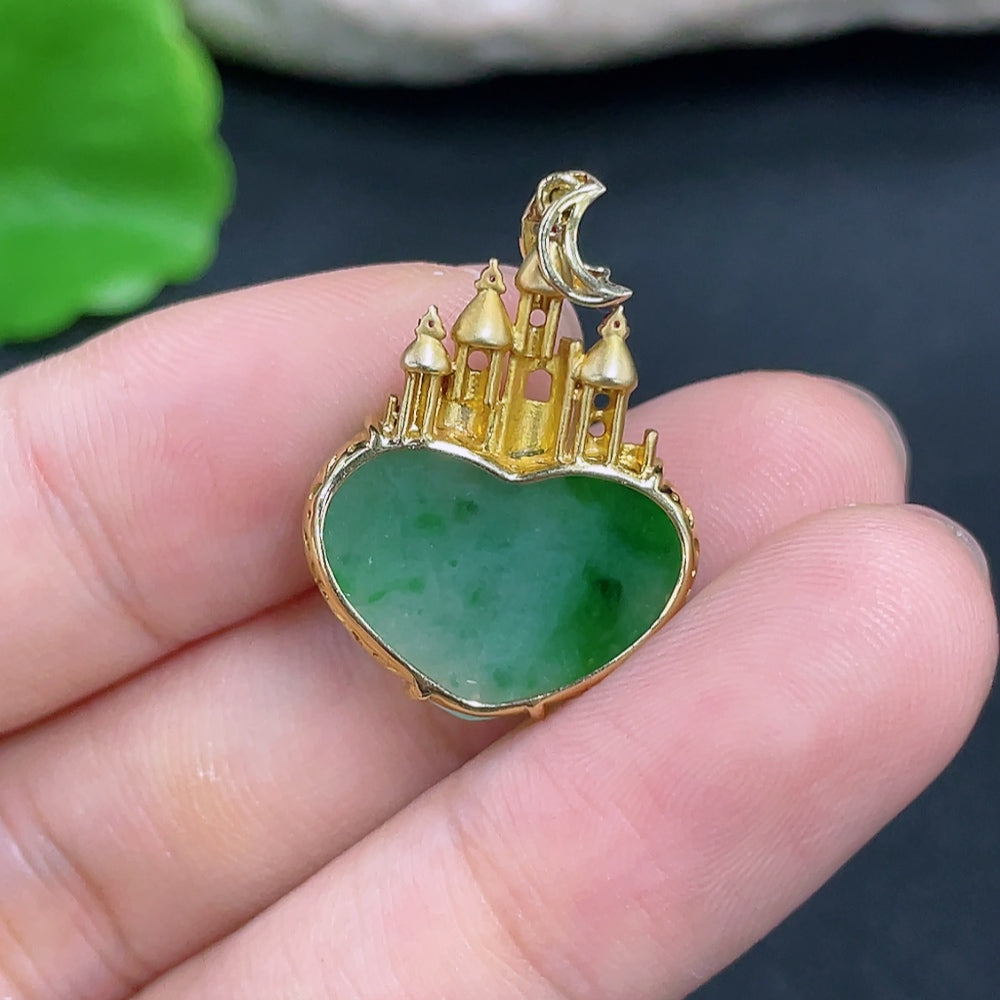 HKHQ jadeite pendant set with 18k gold and diamonds, features a polished jadeite gemstone and elegant design.
