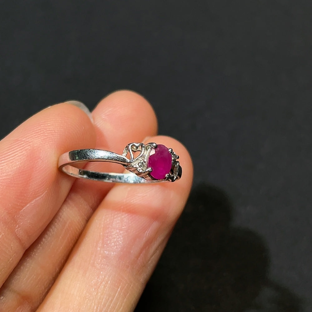 HKHQ Ruby ring with diamond accents, platinum 87%, size 14, featuring vibrant red gemstones and sparkling diamond details.