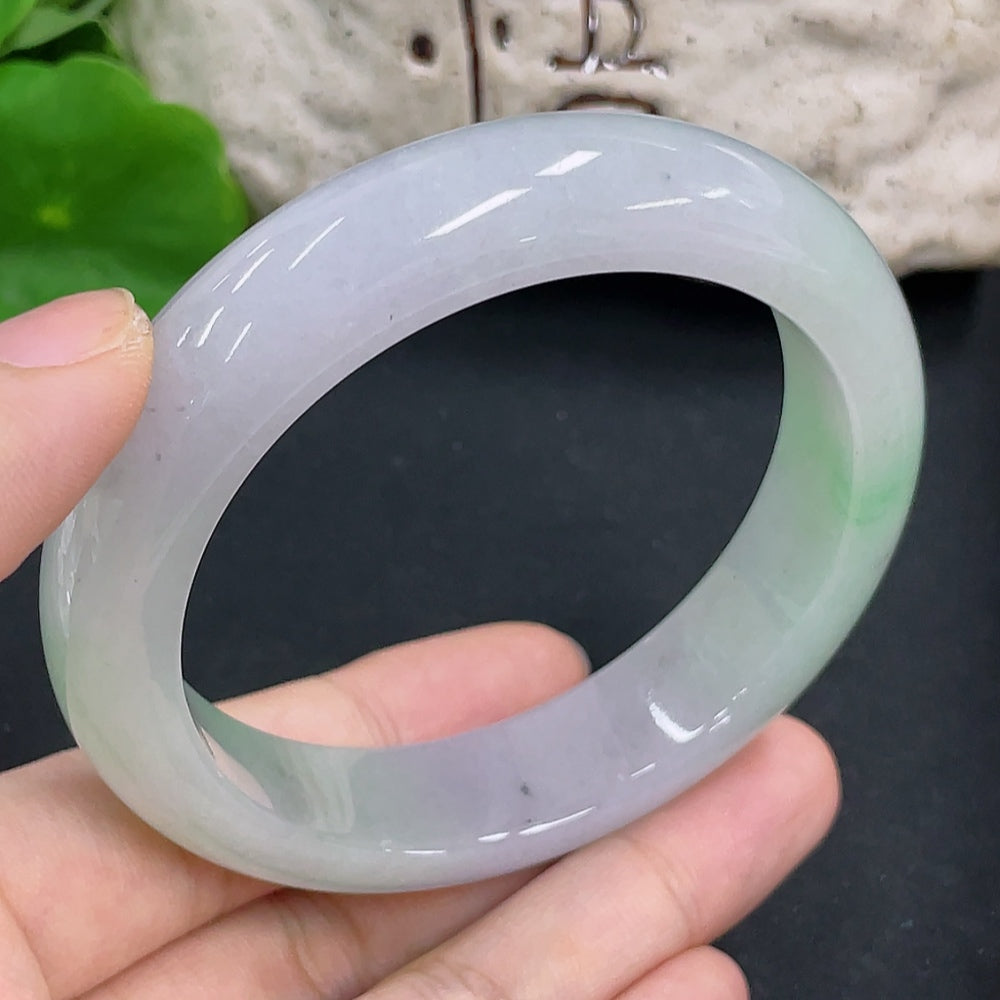 Jadeite round bangle in vibrant green jade, weighs 72g, size 58, crafted by HKHQ, featuring a smooth polished surface.